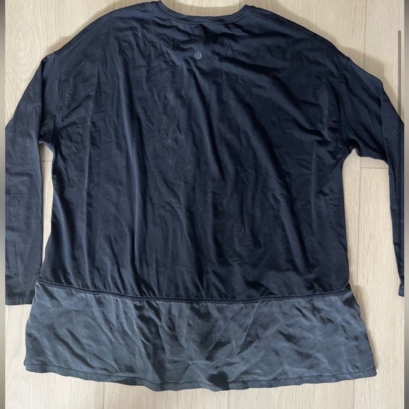 Lululemon tee - Picture 2 of 4